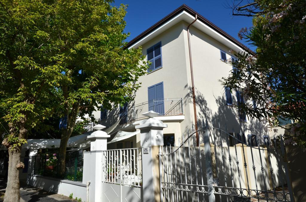 Petit Hotel Lido di Camaiore Exterior photo