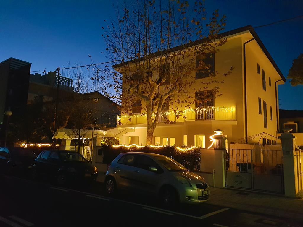 Petit Hotel Lido di Camaiore Exterior photo